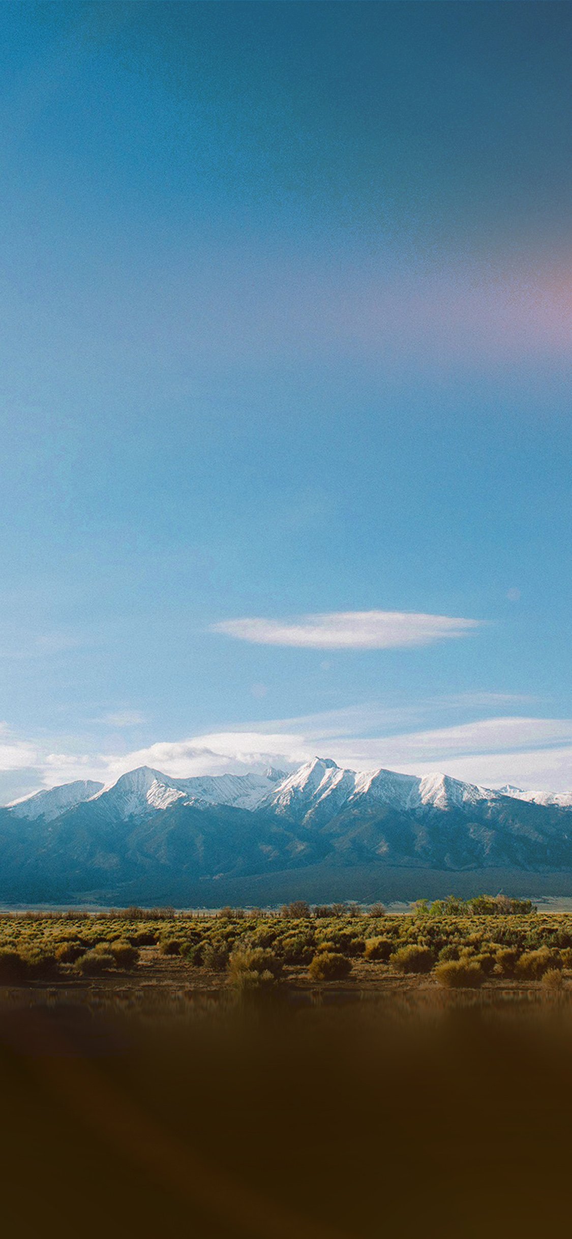 一边绿地，一边雪山，超美的大自然风景手机壁纸