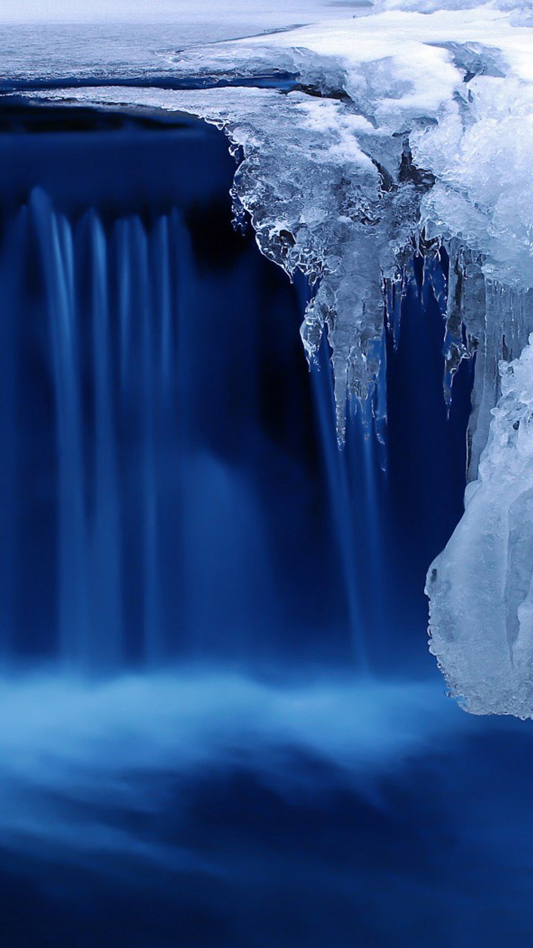 蓝色水晶冰瀑布