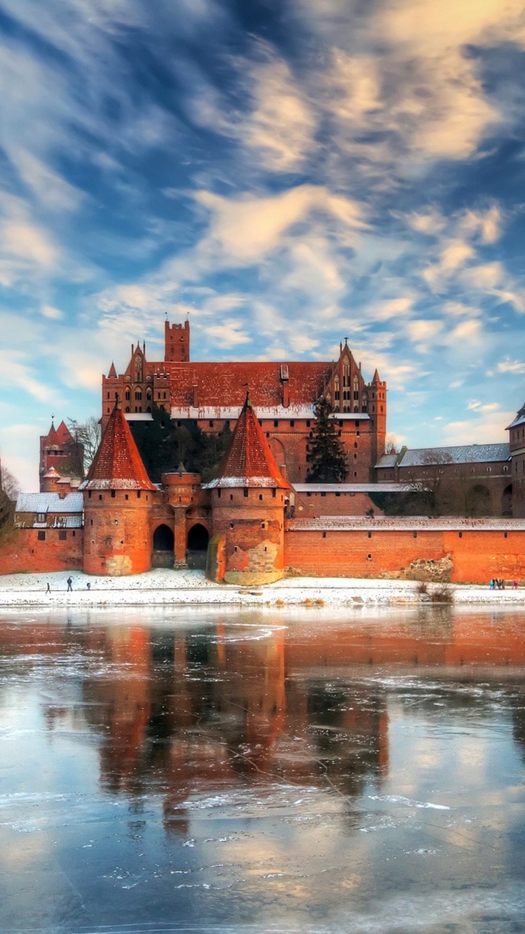 马尔堡城堡波兰结冰的湖