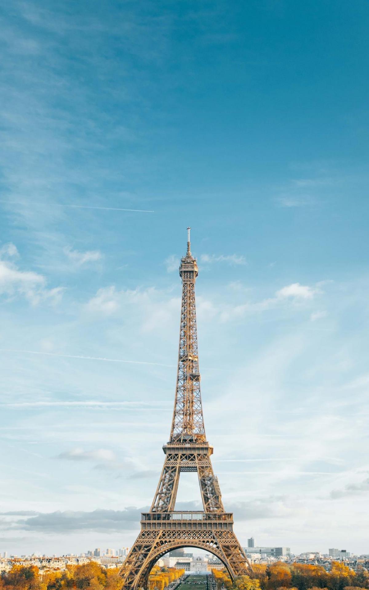巴黎标志性建筑埃菲尔铁塔