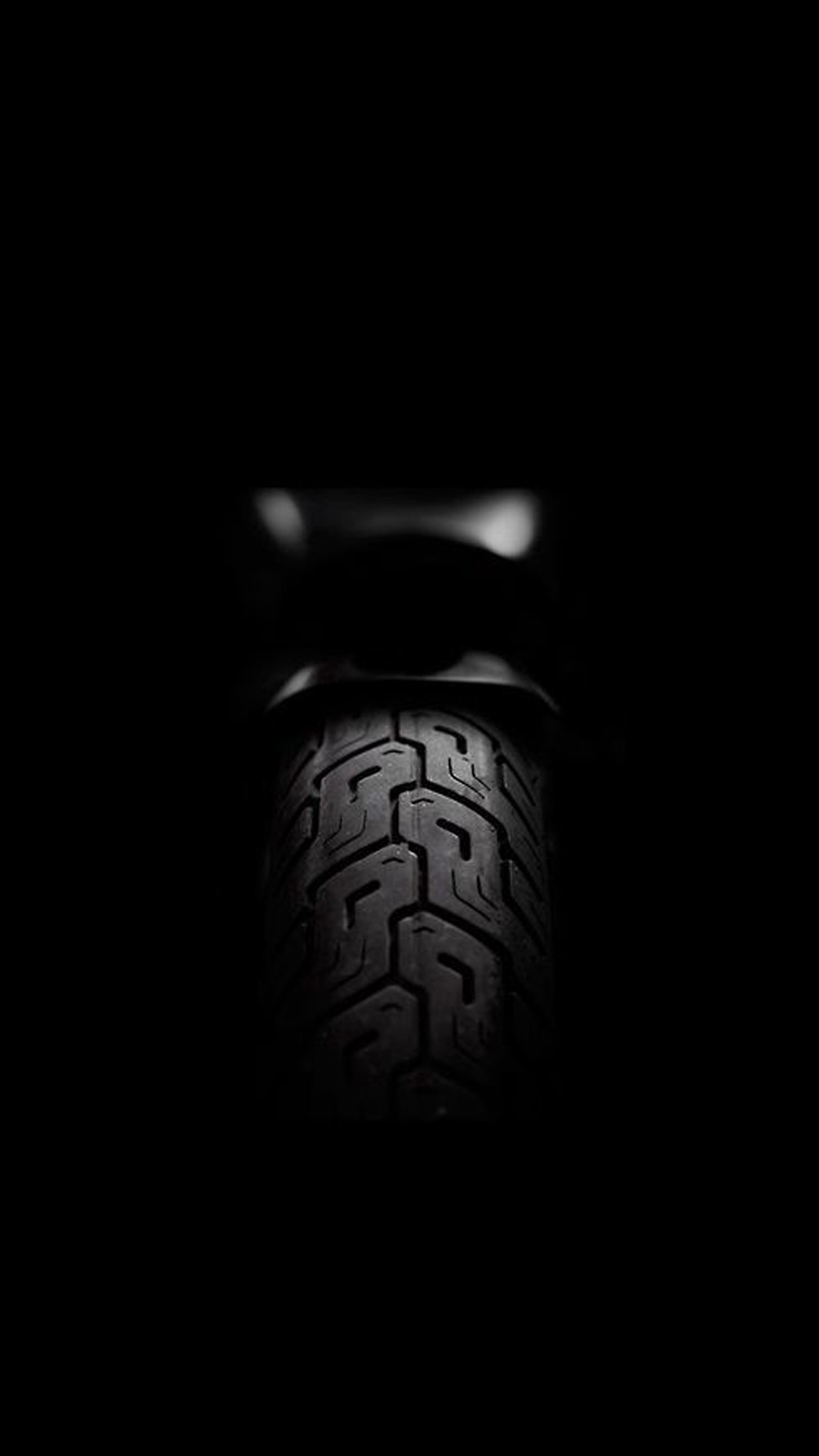 摩托车后轮胎黑暗