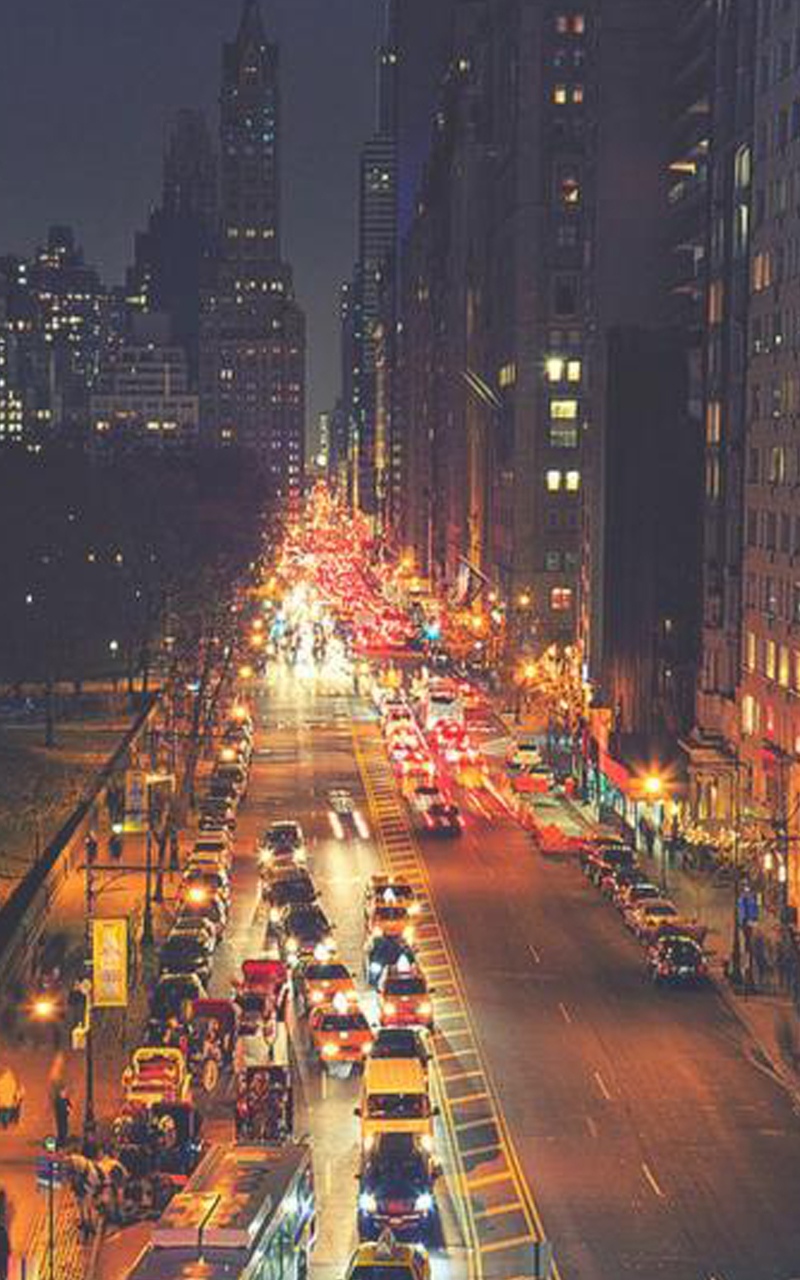 繁忙的纽约街夜交通