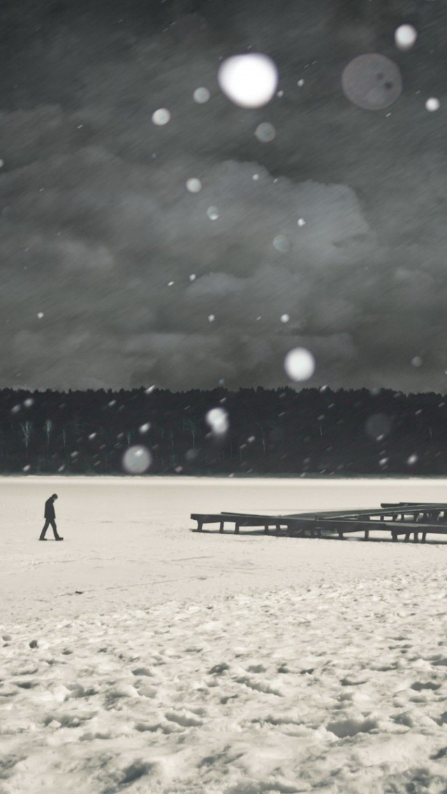孤独的行走在雪中
