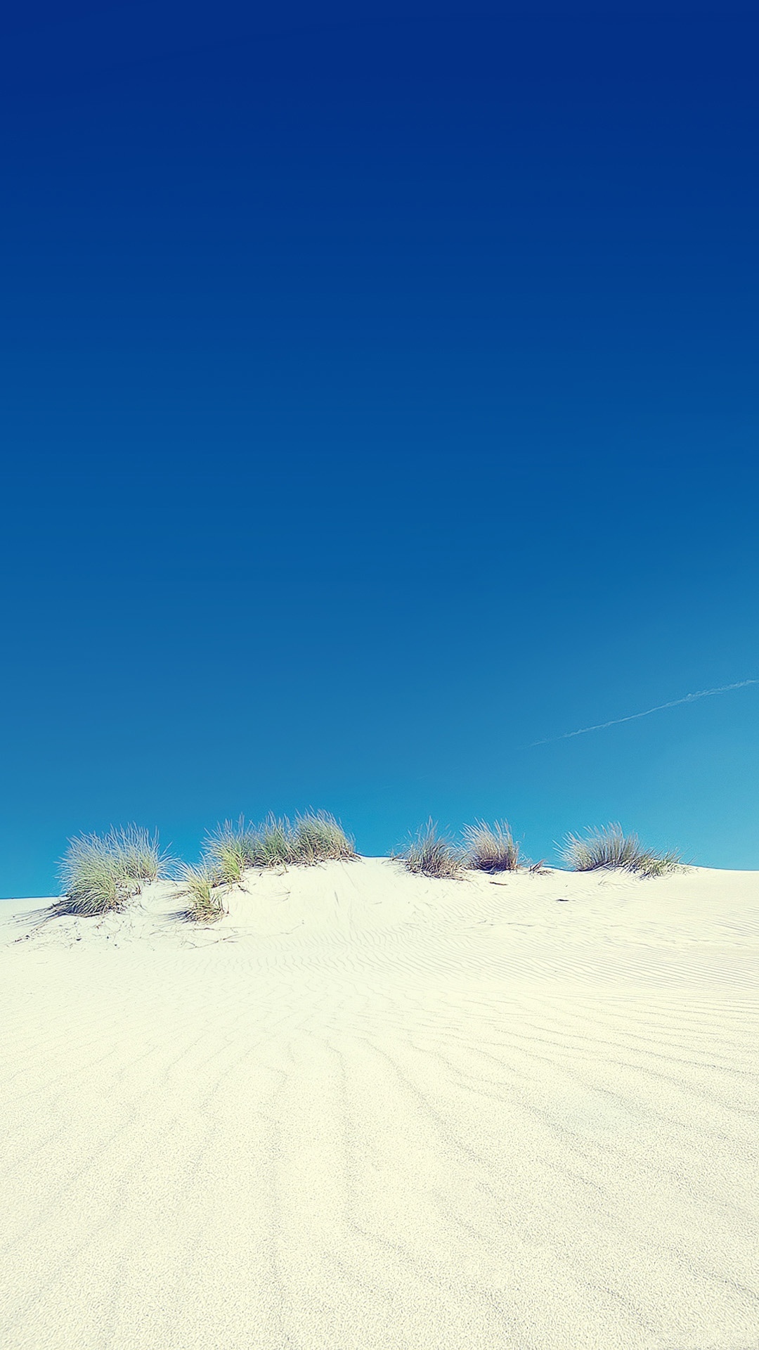 沙漠清澈蓝天
