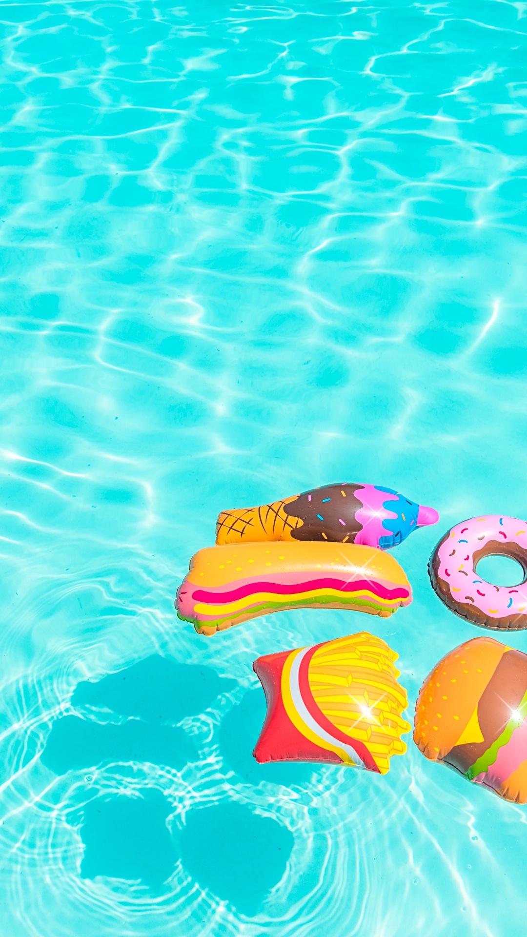 彩色游泳池漂浮玩具