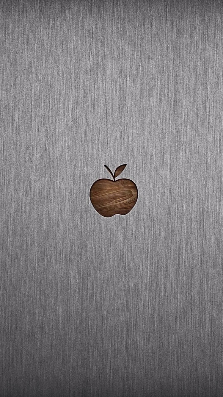 金属背景的木苹果