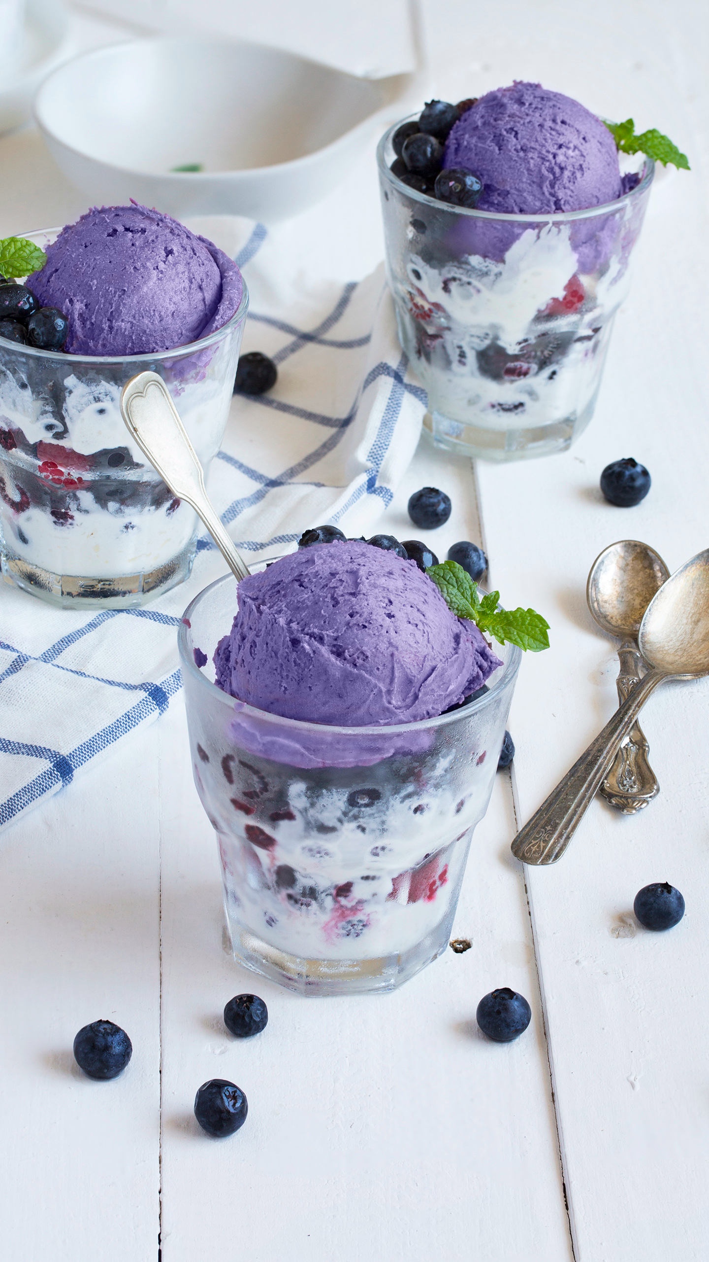 可口的蓝莓冰淇淋