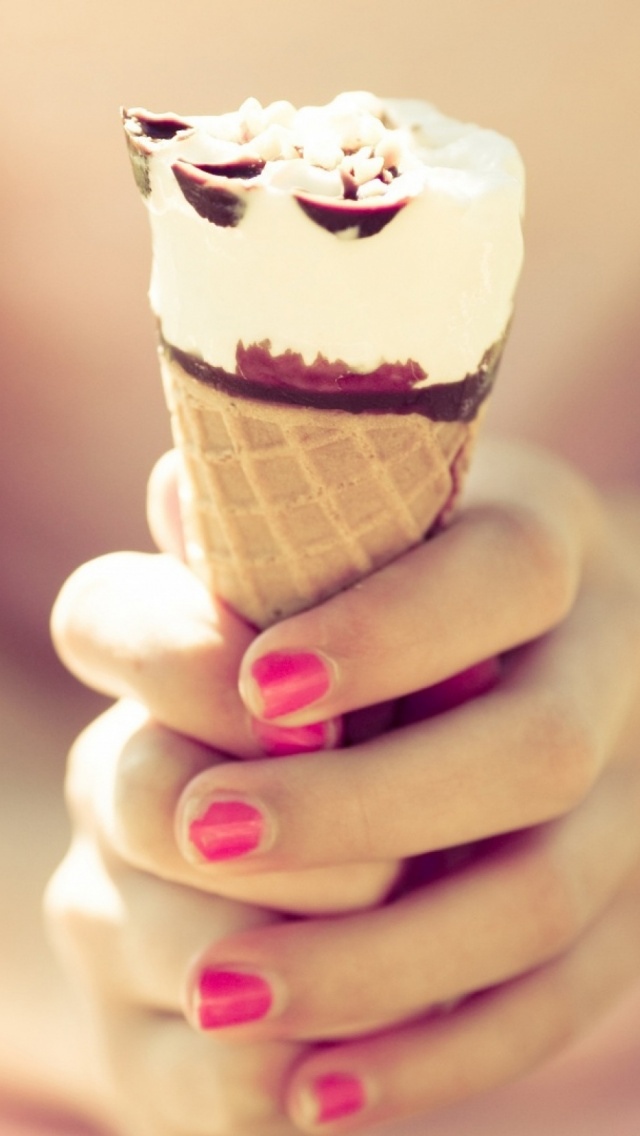 冰淇淋女孩手指甲