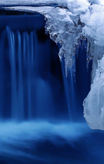 蓝色水晶冰瀑布
