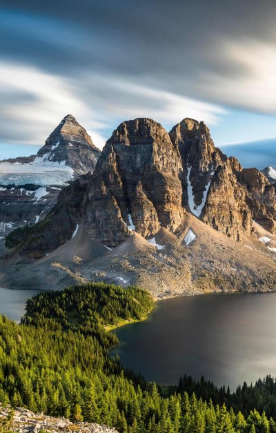 加拿大的阿西尼博因山