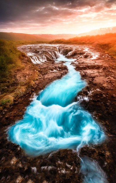 冰岛的Bruarfoss瀑布