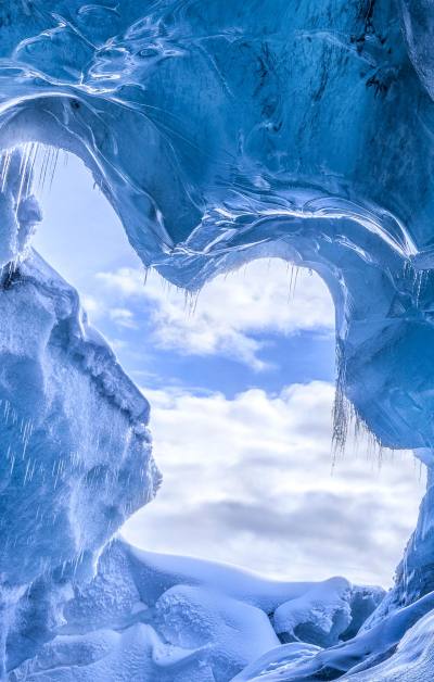 冰洞，雪山 冰天雪地 白云 唯美景色手机壁纸