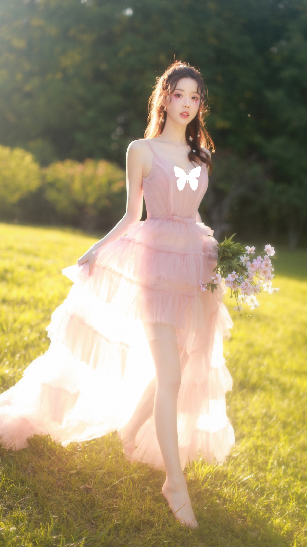 小仙女 唯美 粉色婚纱裙子 美腿 鲜花 森林 4k手机壁纸