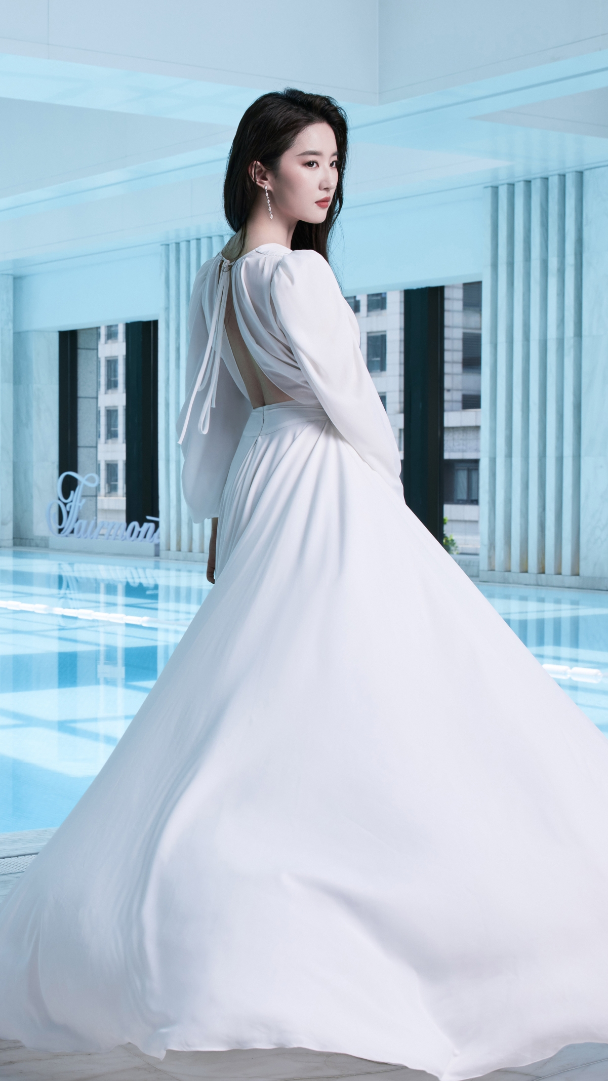 刘亦菲白色礼服长裙子 美女4k手机壁纸